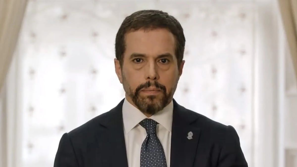 ليبيا.. الأمير السنوسي يعلن موقفه من مشاركة القذافي في الحياة السياسية