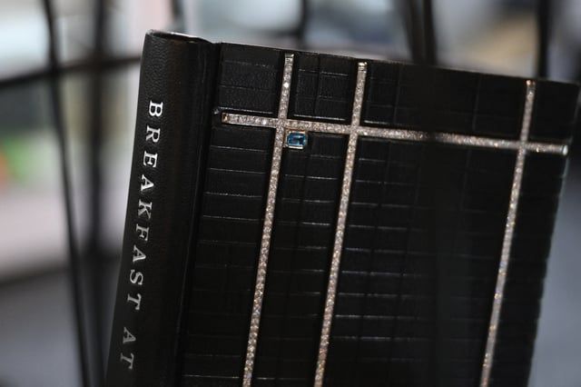 كتاب مرصّع غلافه بألف ماسة مطروح للبيع