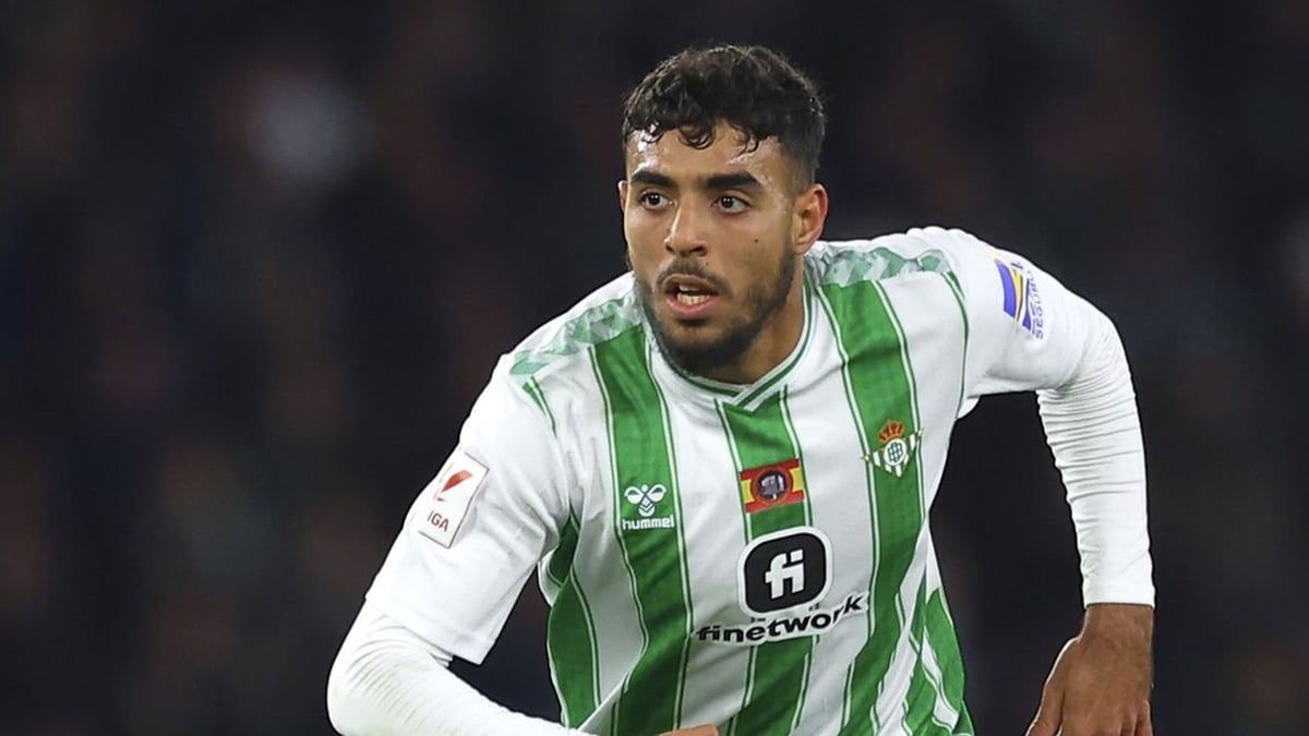 برشلونة قرر استعادة شادي رياض من ريال بيتيس