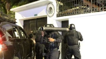 المكسيك تقطع علاقاتها الدبلوماسية مع الإكوادور بعد مداهمة سفارتها في كيتو