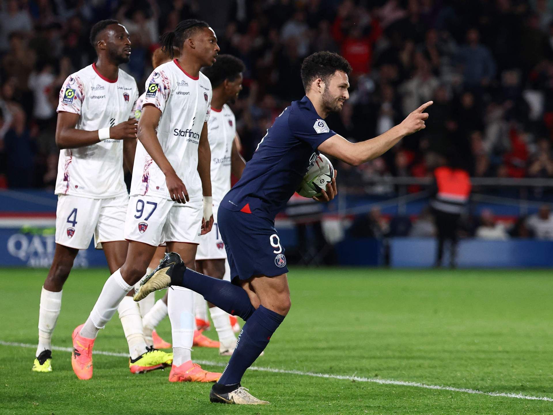 سان جيرمان يفلت من الهزيمة أمام كليرمون بالدوري الفرنسي - موقع الخليج الان