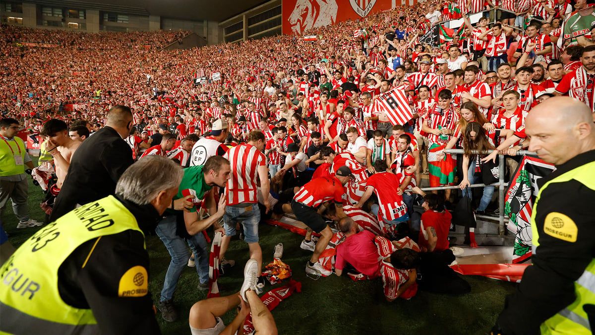 لحظات مرعبة لسقوط مدرج جماهير بطل كأس ملك إسبانيا (فيديو)