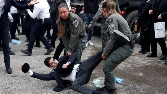 رفضًا للتجنيد.. "الحريديم" يهددون بإسقاط نتنياهو والصدام مع الجيش