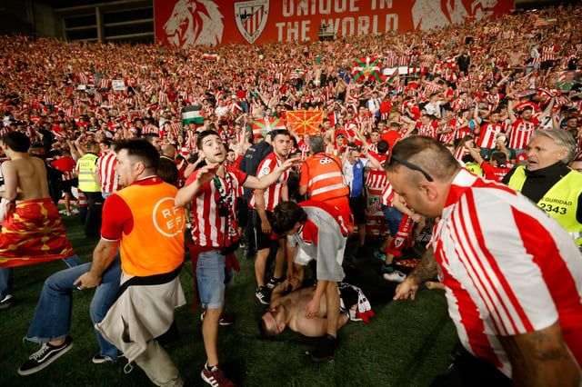 لحظات مرعبة لسقوط مدرج جماهير بطل كأس ملك إسبانيا (فيديو)