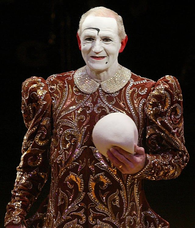 رحيل عميد سيرك الفروسية أليكسي غروس (صور)