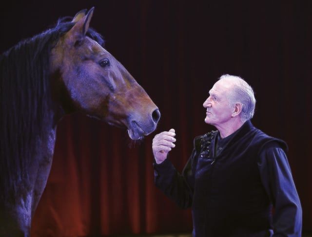 رحيل عميد سيرك الفروسية أليكسي غروس (صور)