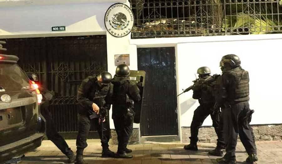 الطاقم الدبلوماسي المكسيكي يستعد لمغادرة الإكوادور