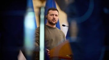 سفير أوكرانيا السابق بواشنطن: على زيلينسكي البقاء صامتا