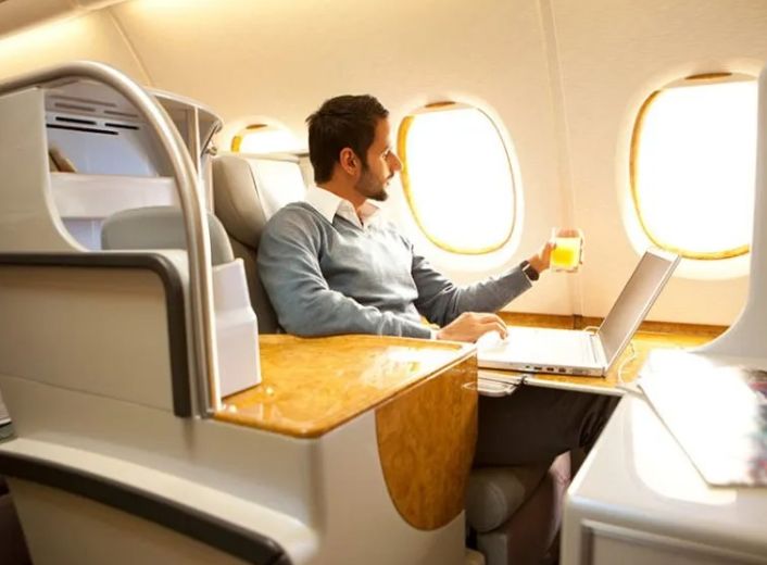 ما هي عيوب طيران اديل؟ تجربة السفر مع طيران اديل - موقع الخليج الان