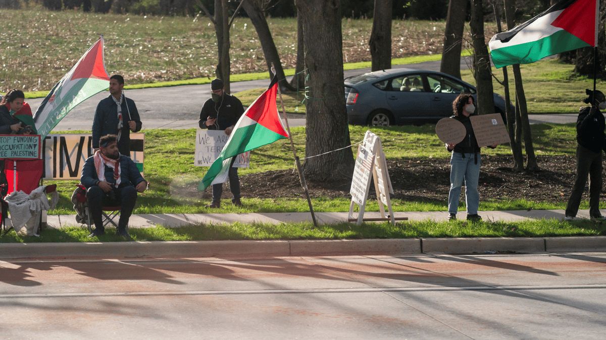 "نيويورك تايمز": حملة بايدن الانتخابية تواجه صعوبات بسبب "دعم إسرائيل"