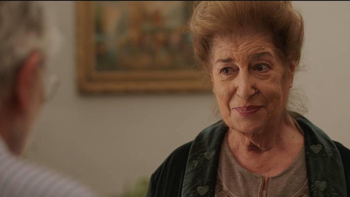 منى واصف وأمل عرفة تغنيان لأم كلثوم في ختام تصوير "أغمض عينيك" (فيديو)