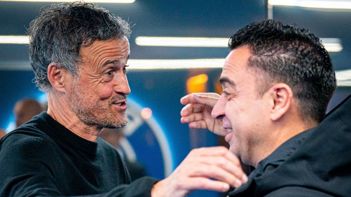 بعد المعركة الكلامية.. حوار وعناق حار بين تشافي وإنريكي (فيديو وصور)