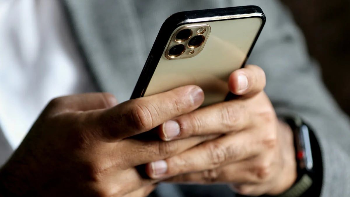 علم فلسطين بجوار "القدس".. تحديث في "آيفون" يغضب الإسرائيليين