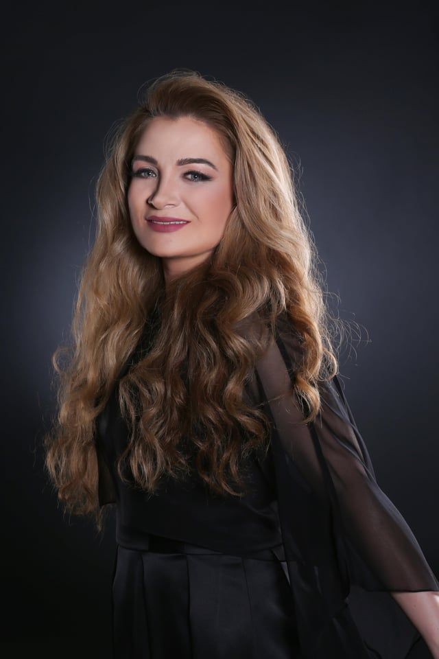 سمية بعلبكي لـ"الخليج 365": "الزمن غربال" لظواهر الفن الغريبة