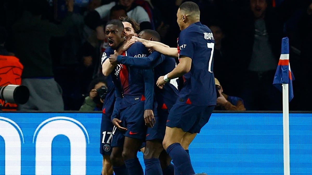 نجم باريس سان جيرمان يثير جدلًا بتفاعله مع فوز برشلونة (صورة)