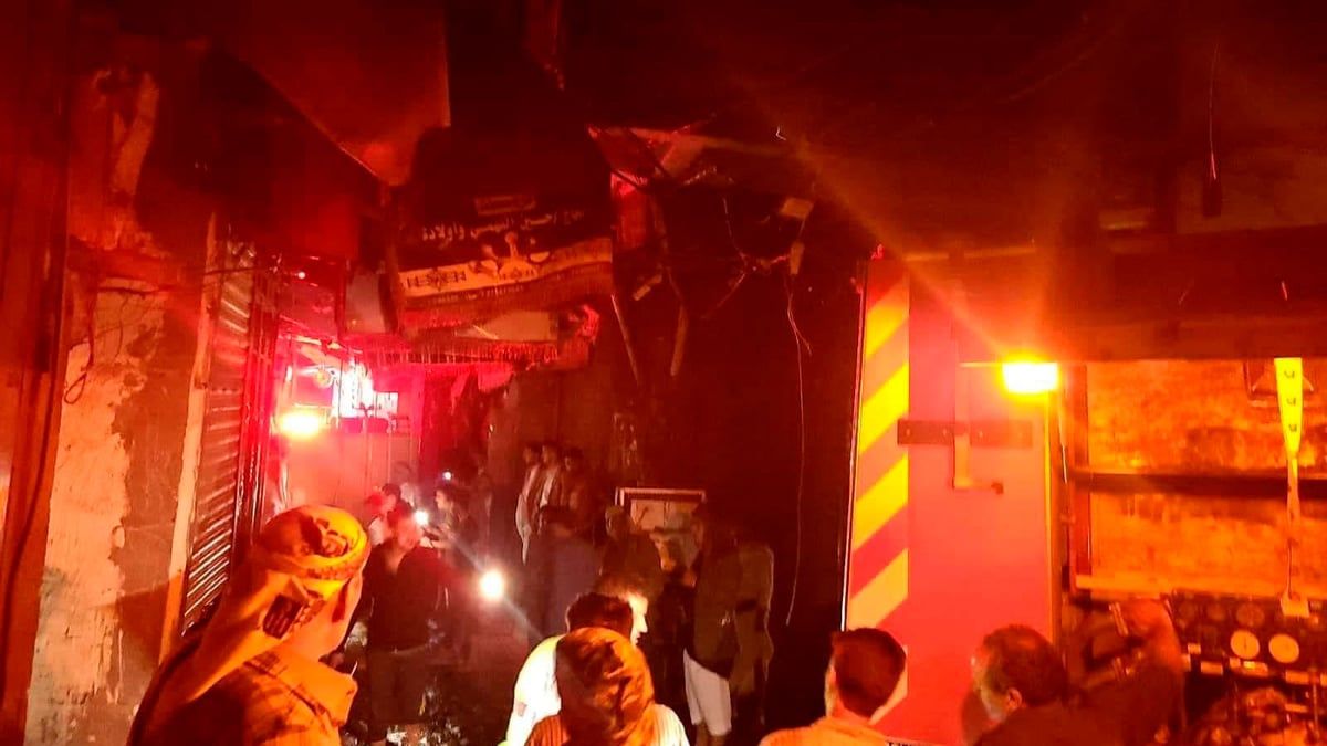 اليمن.. اندلاع حريق في سوق شعبي بصنعاء القديمة (فيديو)