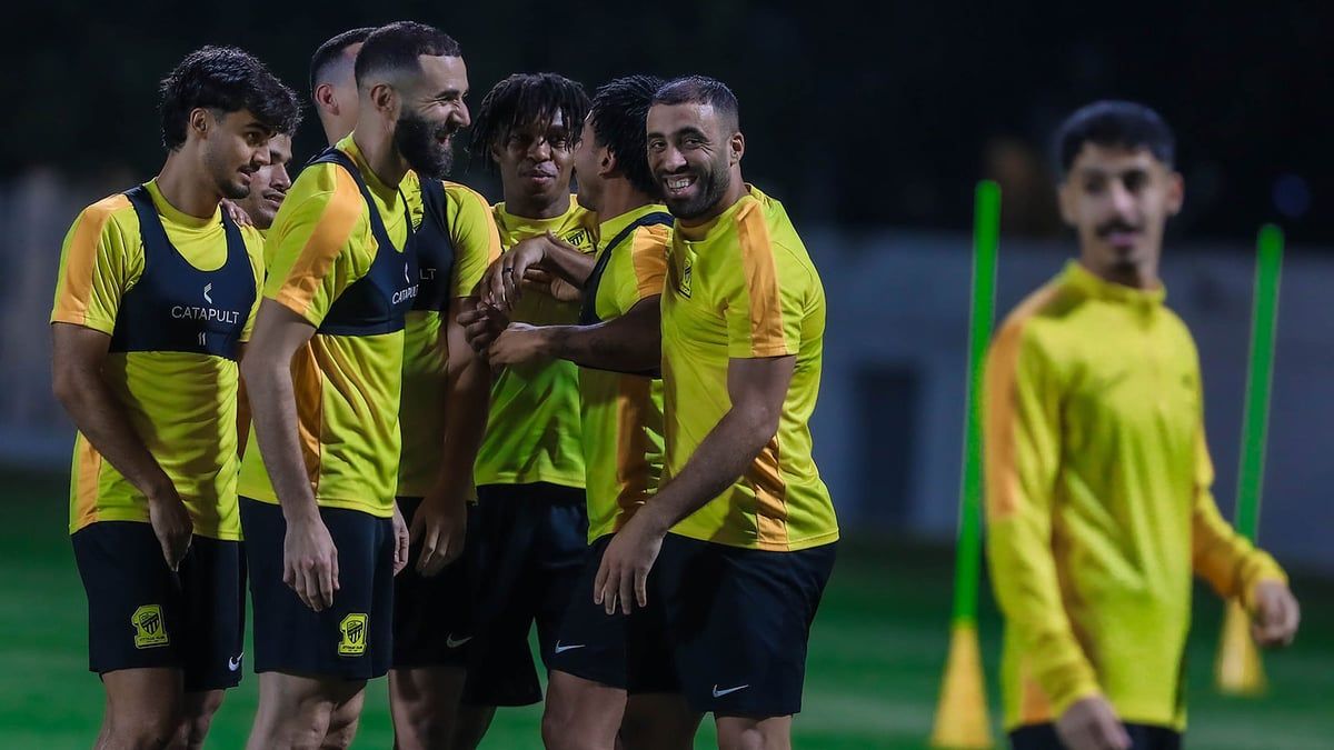 شقيق عبدالرزاق حمد الله يشن هجوما على بنزيما