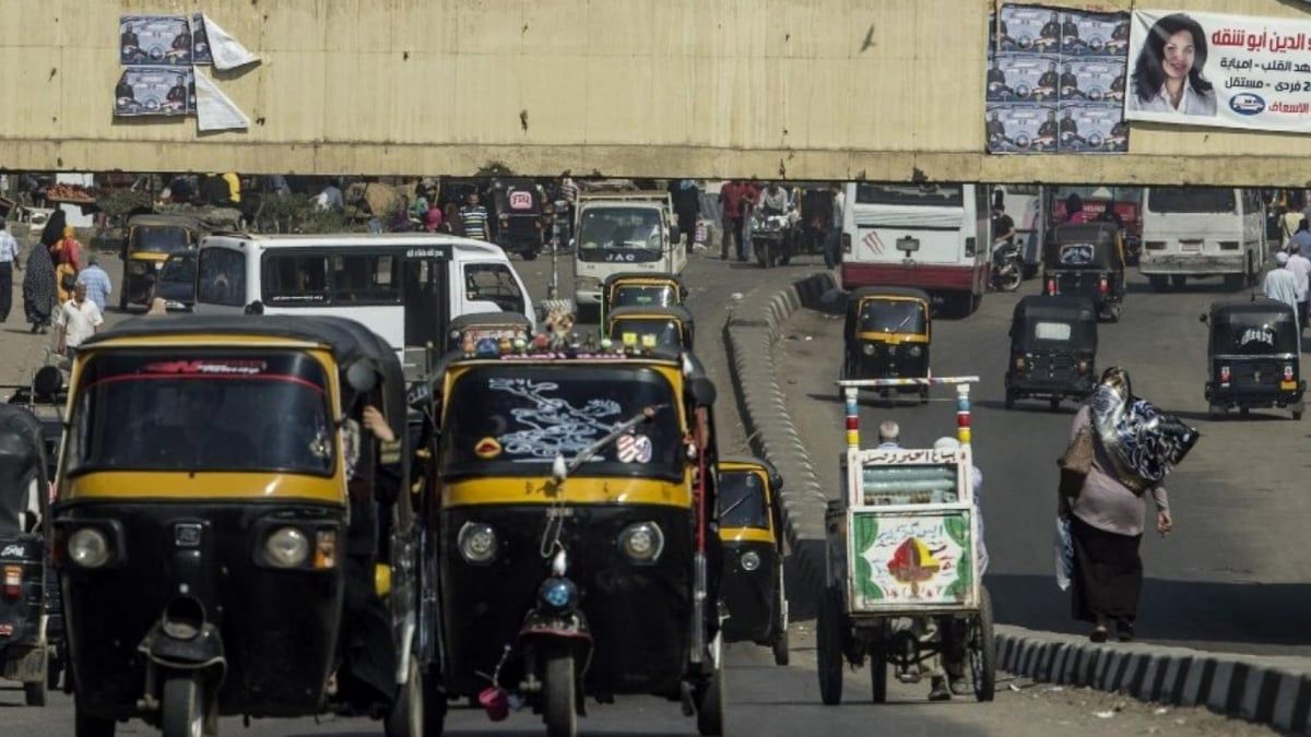 مصر.. بائعة خضار تقتل شابًا بسبب أولوية ركوب "توك توك"