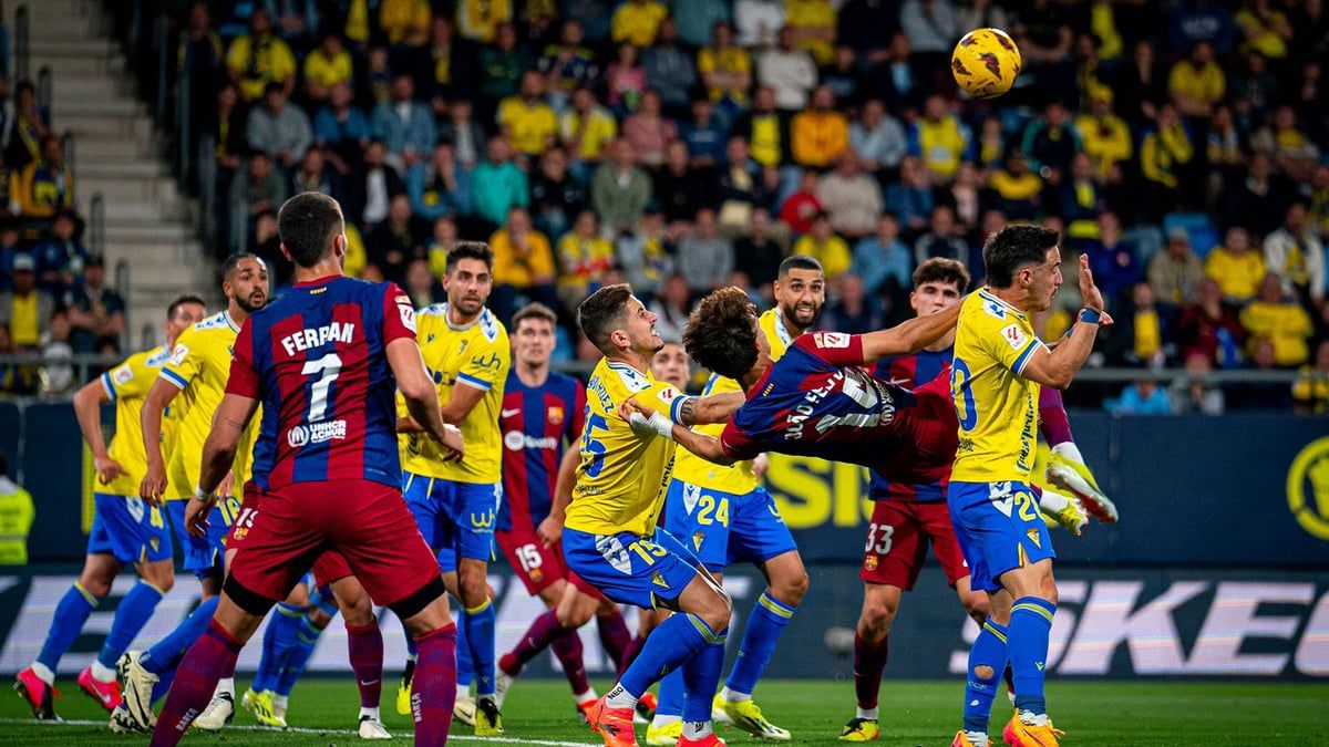 على طريقة رونالدو.. فيليكس يسجل من مقصية مذهلة (فيديو)