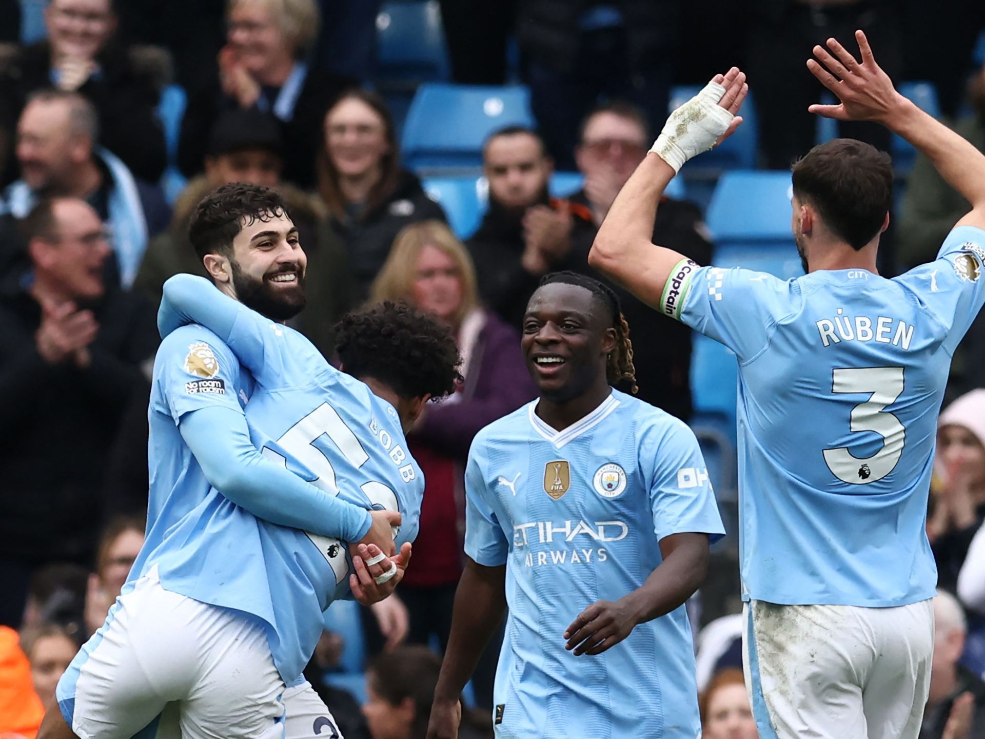 مانشستر سيتي يكتسح لوتون بخماسية ويتصدر البريميرليغ مؤقتا - موقع الخليج الان