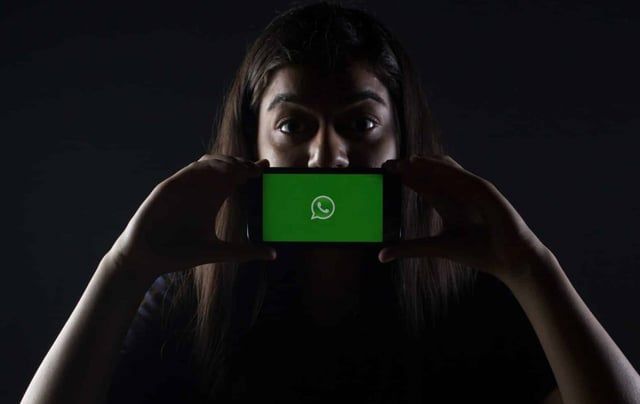 وسط استياء شديد.. واتساب يخفض سن الاستخدام إلى 13 عامًا