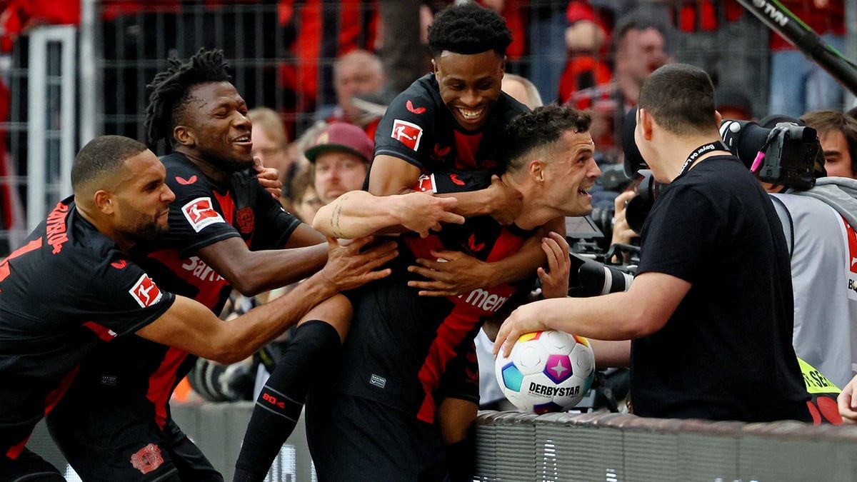 ألونسو يكتب التاريخ.. باير ليفركوزن بطلًا للدوري الألماني