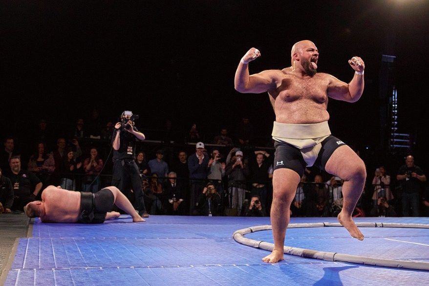 بطولة العالم لمصارعة السومو تهز MSG – صور - موقع الخليج الان