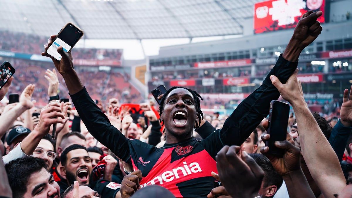 لاعب ليفركوزن يسخر من آرسنال بسبب تشاكا (فيديو)