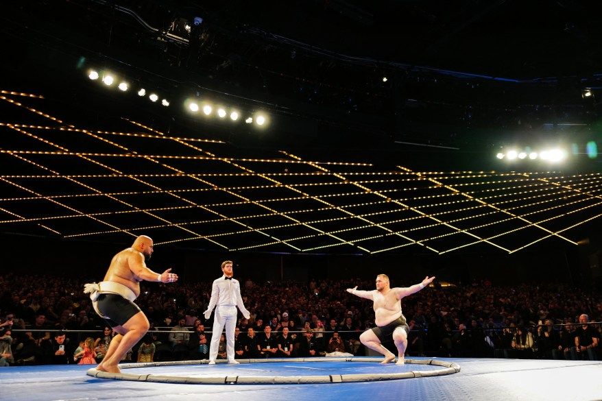 بطولة العالم لمصارعة السومو تهز MSG – صور - موقع الخليج الان