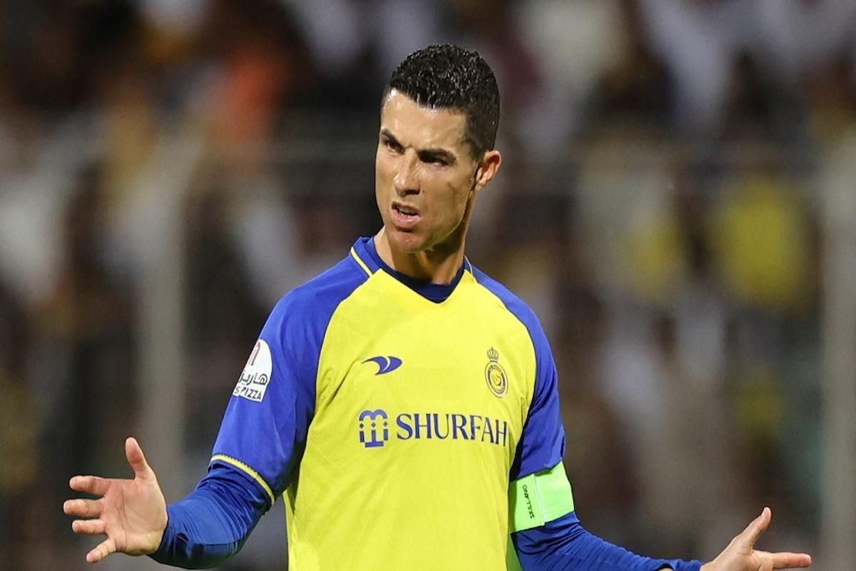 نجم النصر السعودي يخرج عن صمته... التحكيم يتعمد استفزاز الدون رونالدو والسبب!! - موقع الخليج الان