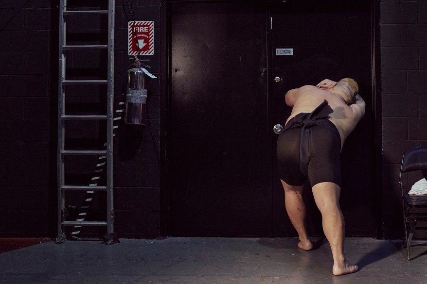 بطولة العالم لمصارعة السومو تهز MSG – صور - موقع الخليج الان