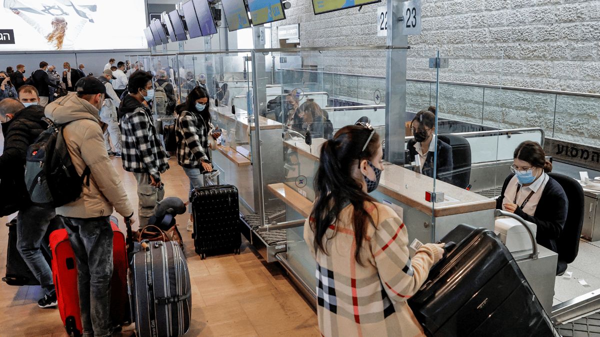 شركة طيران بريطانية تعلق رحلاتها إلى إسرائيل مؤقتًا