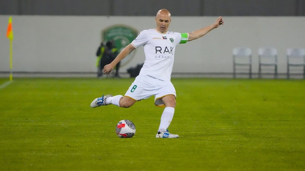 يعتزل بنهاية الموسم.. أسطورة برشلونة قد يخلف تشافي