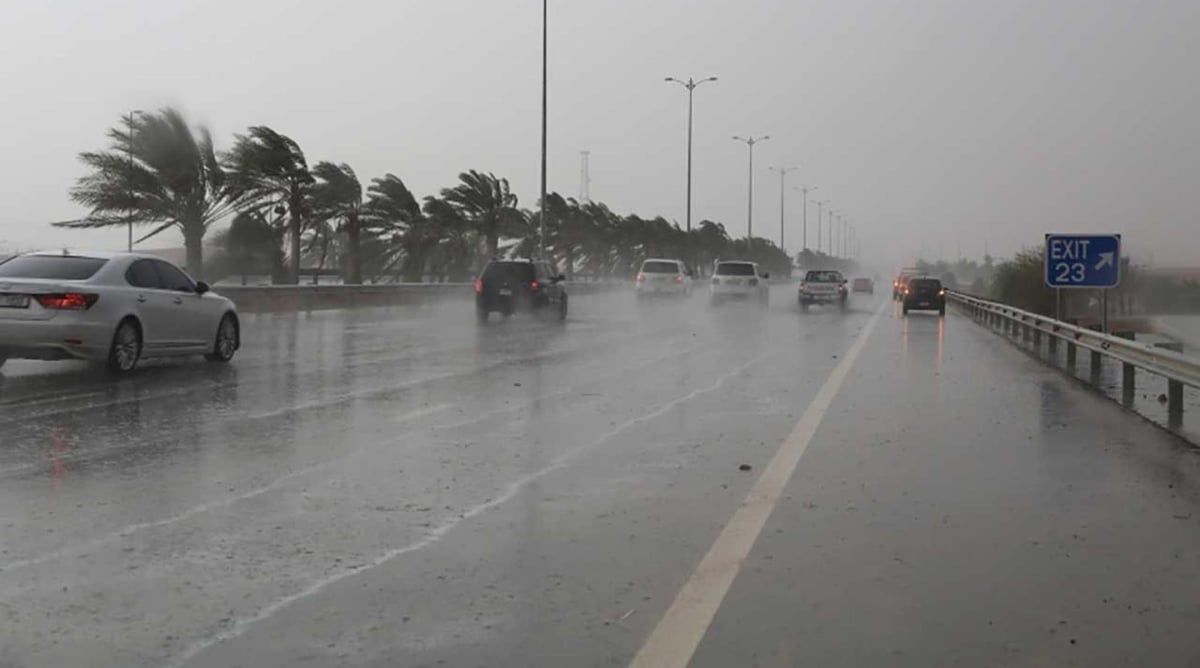 منخفض المطير.. "الطوارئ والكوارث" الإماراتية تدعو للبقاء في المنازل