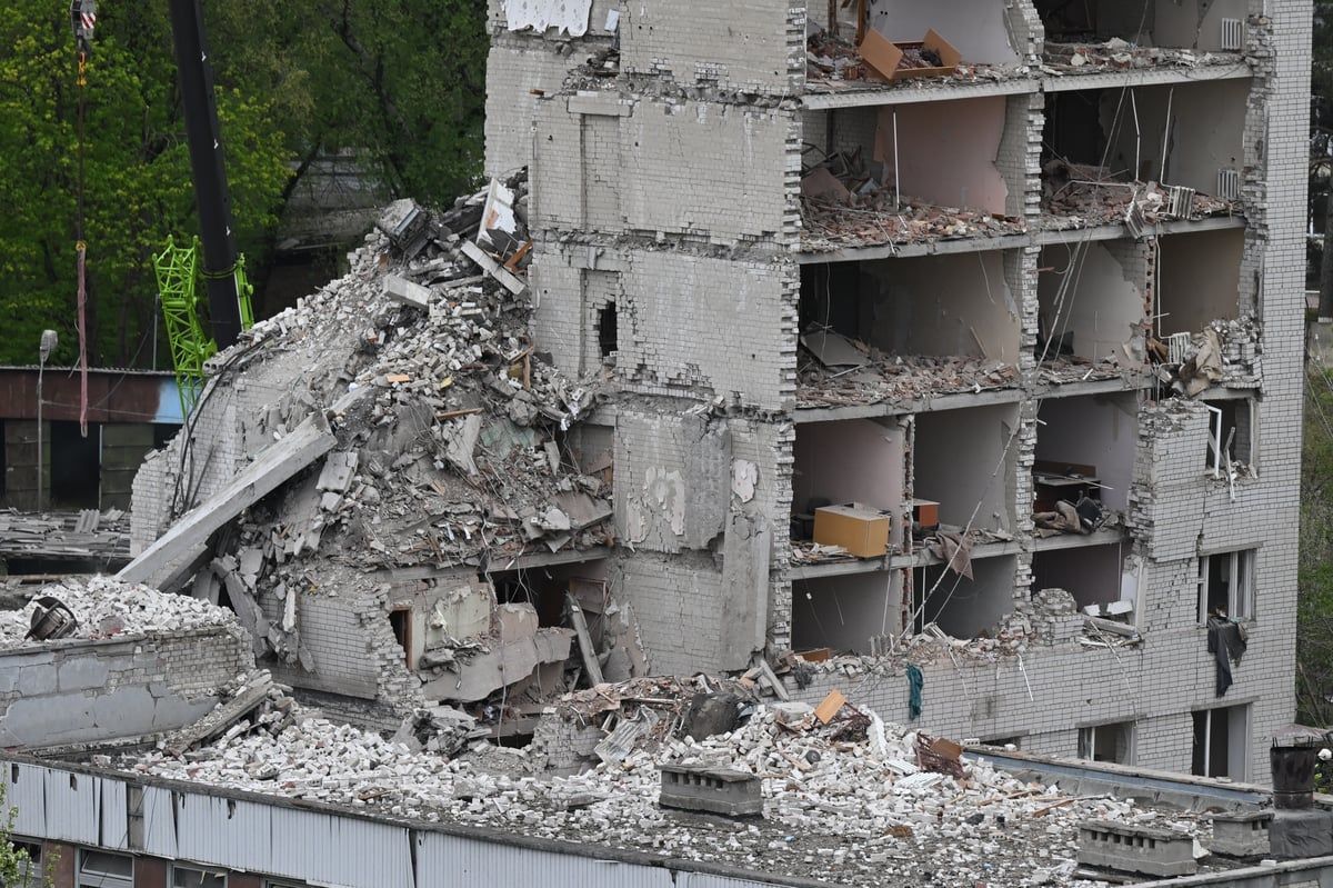 أوكرانيا.. عشرات القتلى بضربة روسية وزيلينسكي "يستنجد" بالغرب