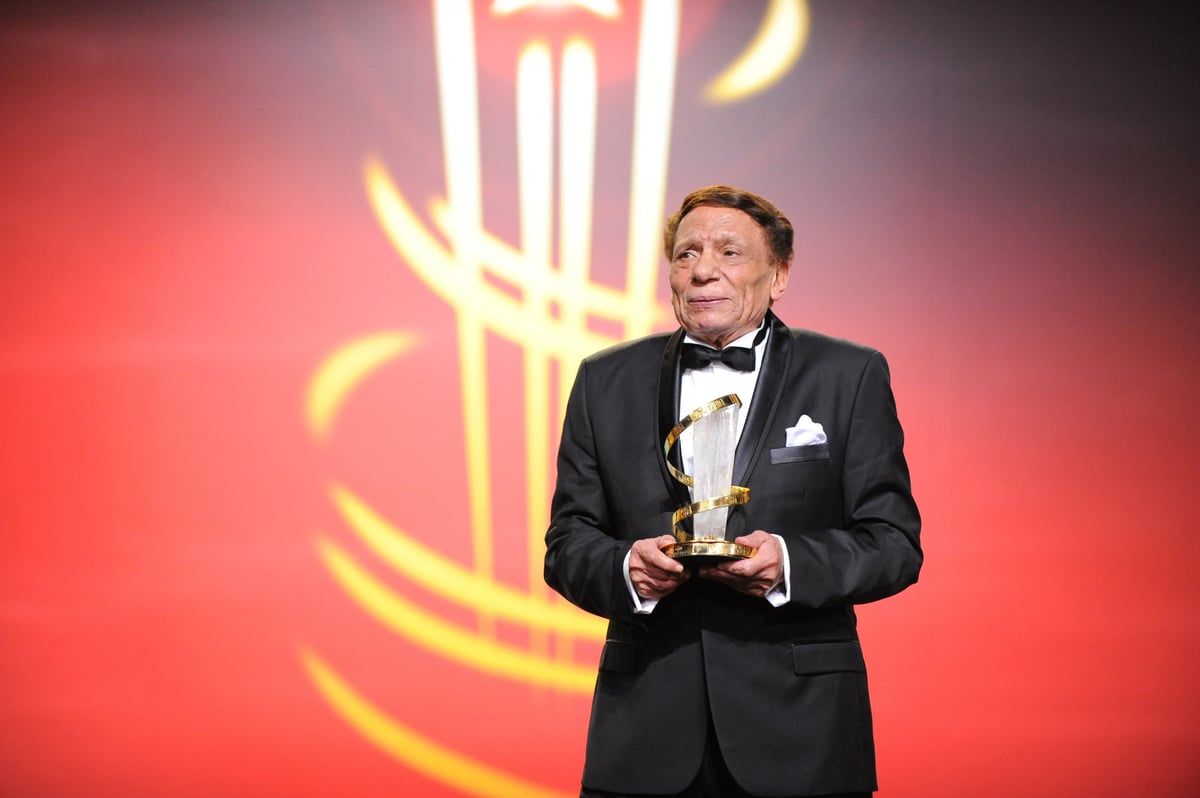 شبيه عادل إمام.. حين تبني مجدك على صدفة سعيدة (صور)