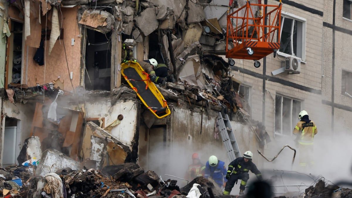 8 قتلى إثر هجوم صاروخي روسي على دنيبروبتروفسك