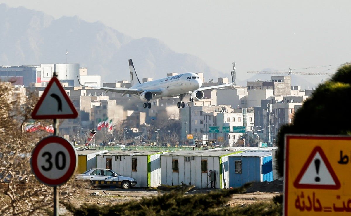 إيران تستأنف الرحلات الجوية بعد تعرضها لهجوم بواسطة مسيّرات