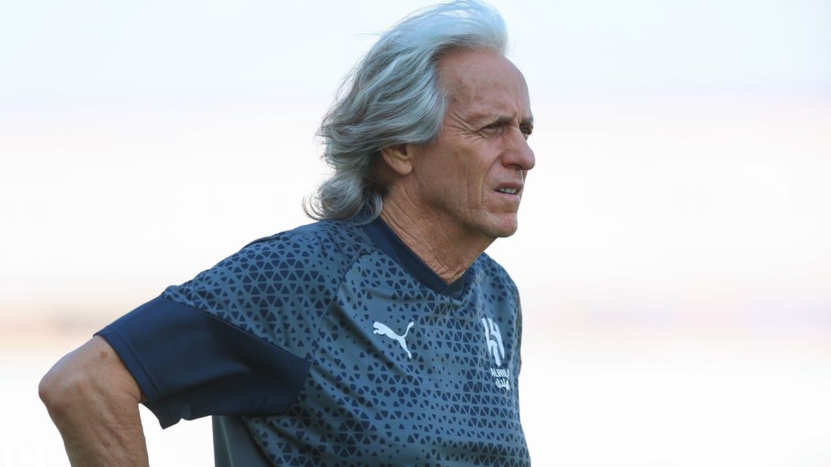 جيسوس يعاقب مهاجم الهلال