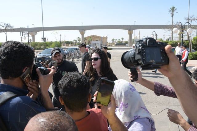 حضور واسع لنجوم الفن في جنازة الفنان صلاح السعدني (صور)