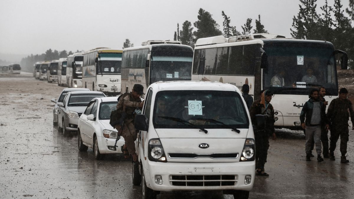 سوريا.. 16 قتيلًا بهجوم لداعش على حافلة عسكرية في حمص