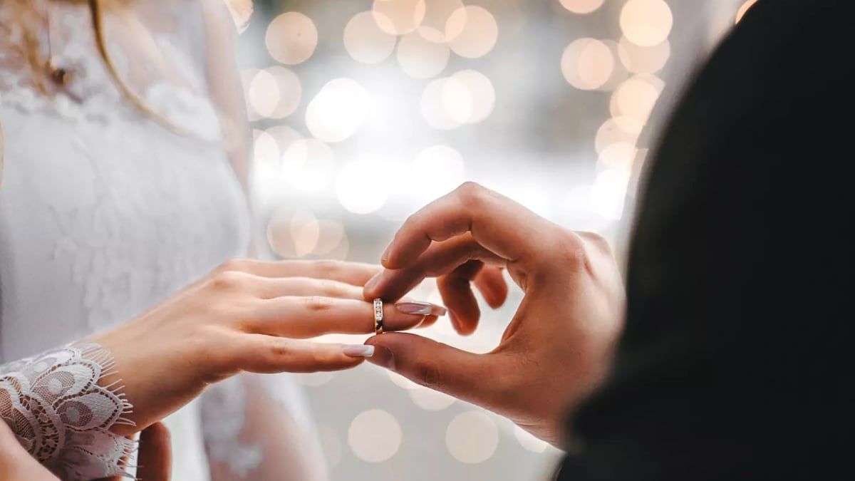 أمام عائلتها.. وفاة عروس بطريقة صادمة في حفل زفافها