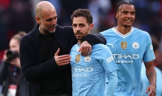 غوارديولا يمدح لاعبيه بعد الفوز على تشيلسي وينتقد موعد المباراة