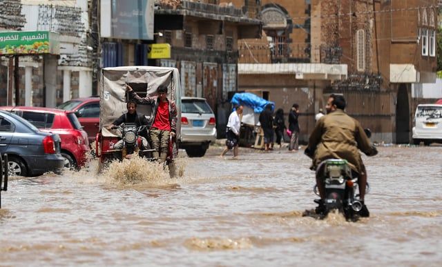 تضرر آلاف النازحين اليمنيين جراء المنخفض الجوي "المطير"
