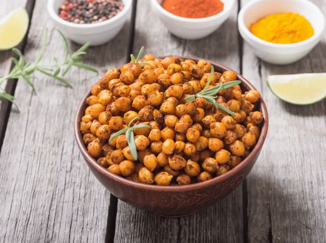 تناول هذه الوجبة الخفيفة في المساء يخلصك من الإمساك