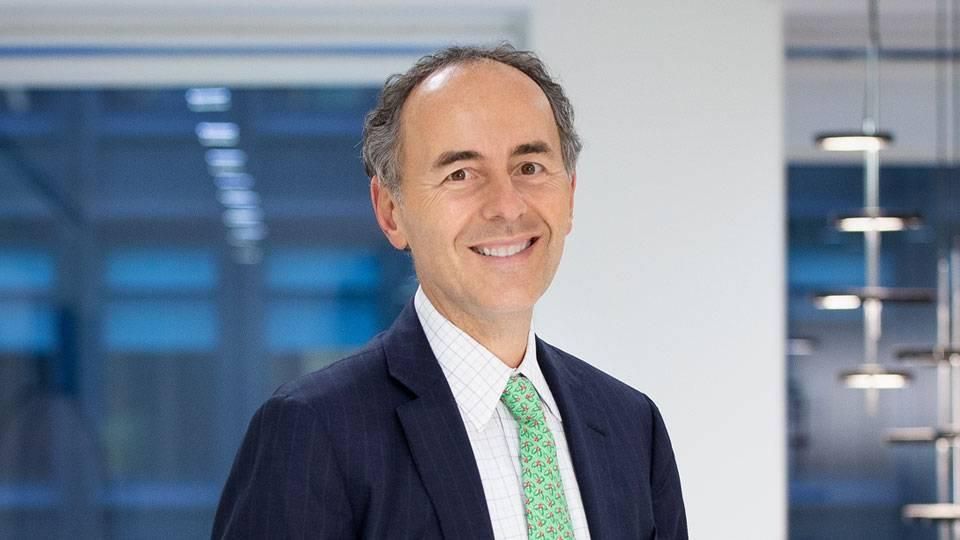 فان إيك: على المستثمرين إعادة النظر في السلع الأساسية