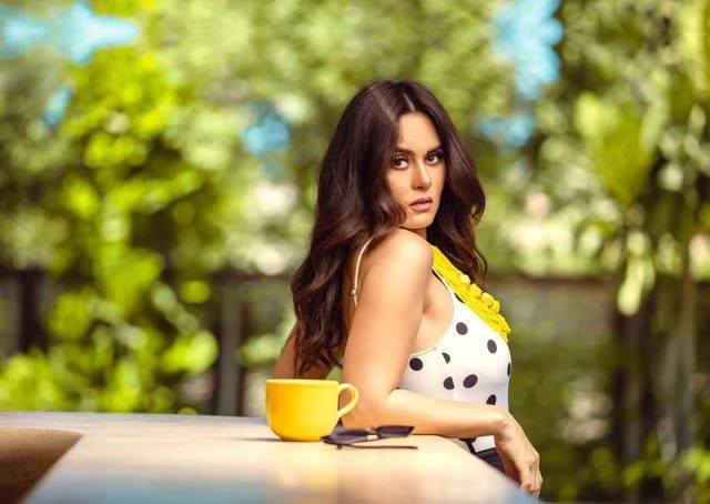 رشا مهدي لـ"الخليج 365": عزلت نفسي 3 أشهر بسبب "سر إلهي"