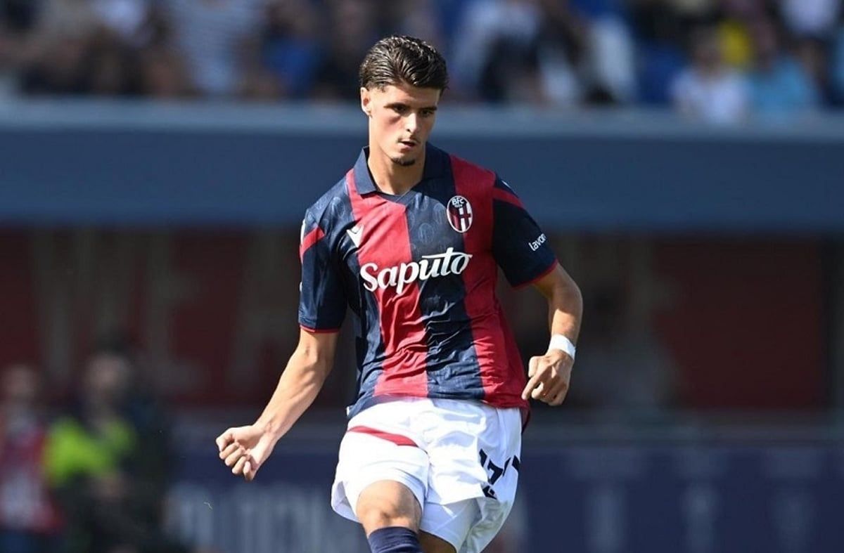 مغربي يهز شباك روما الإيطالي على طريقة رونالدو (فيديو)