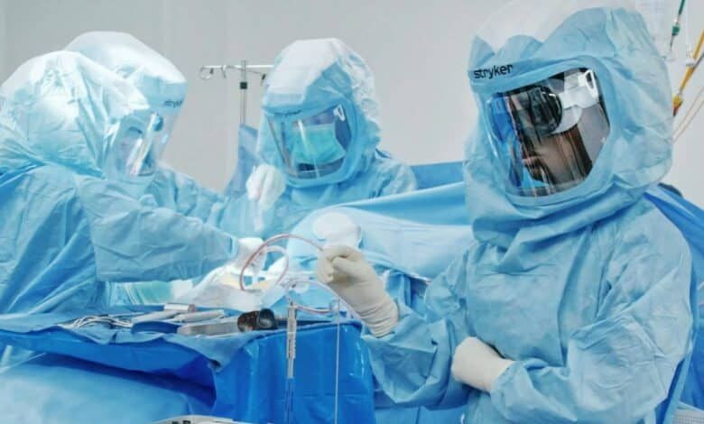 نظارة آبل فيجن برو تساعد الجراحين في غرفة العمليات - موقع الخليج الان