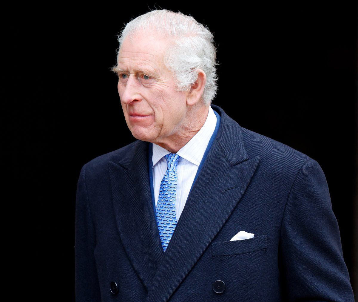 الملك تشارلز يحيي ذكرى ميلاد والدته الـ98 في الكنيسة (صور)